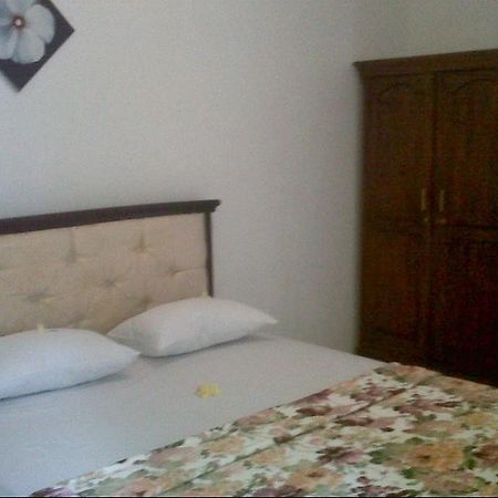 Wening Griya Guest House Jatingaleh Esterno foto